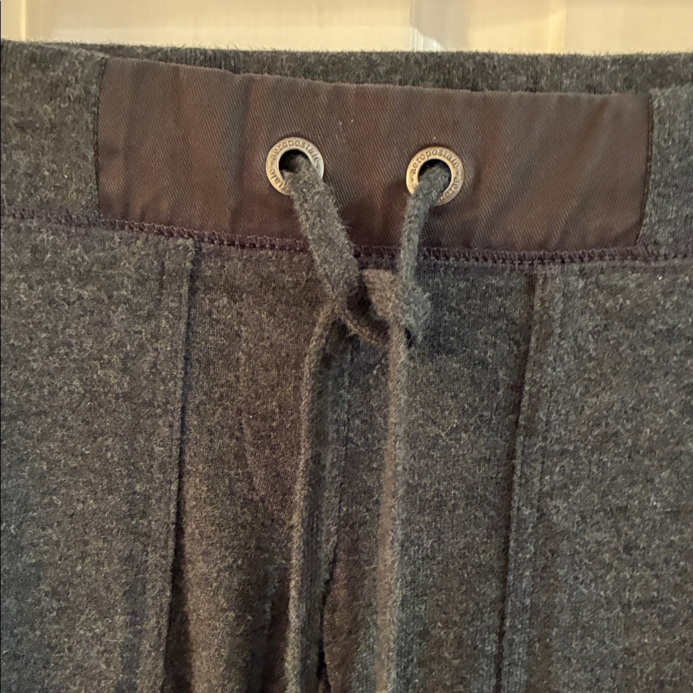 Aeropostale Charcoal Pants with Embroidered Logo - Picture 4 of 9